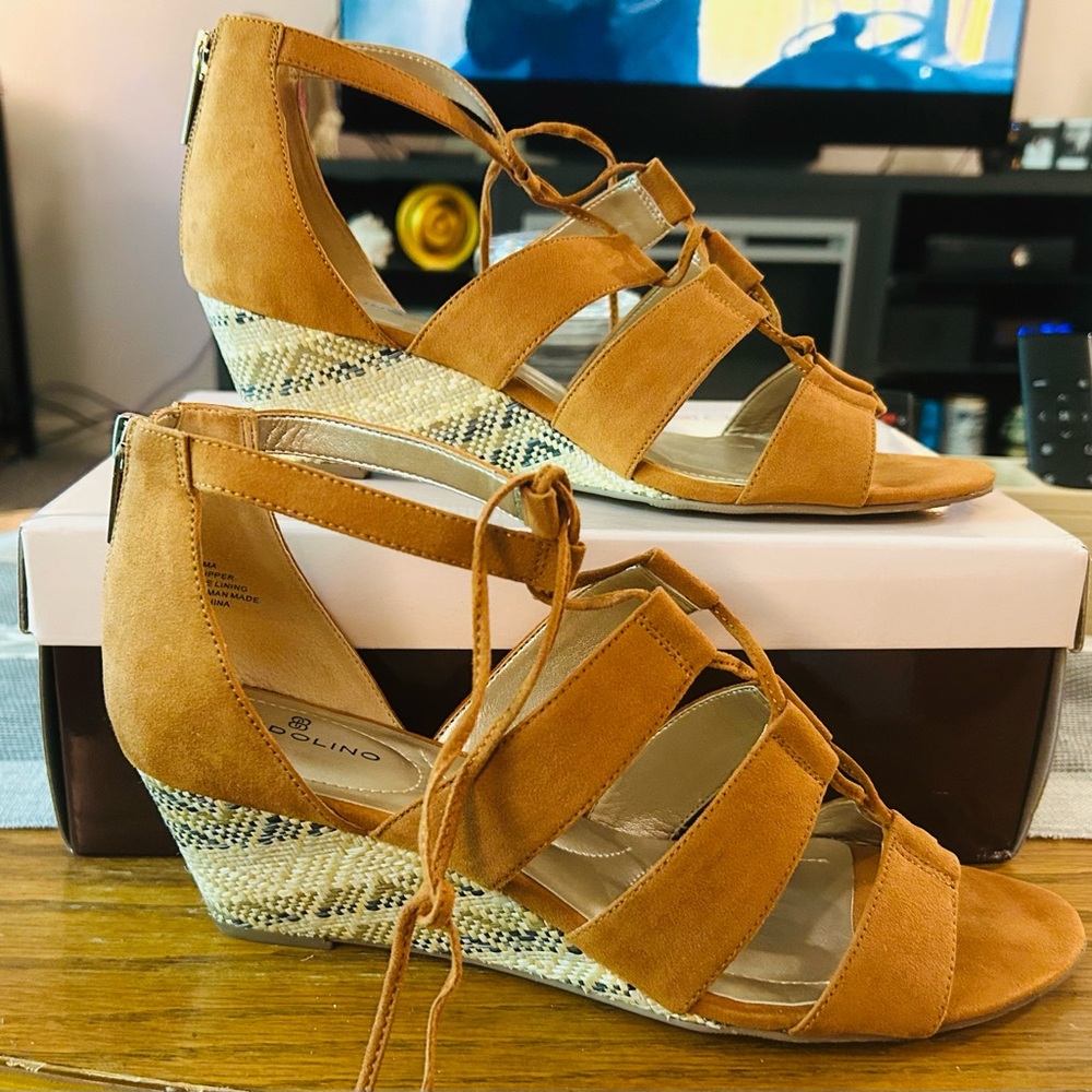 Bandolino Tan Wedge Sandals Size 10